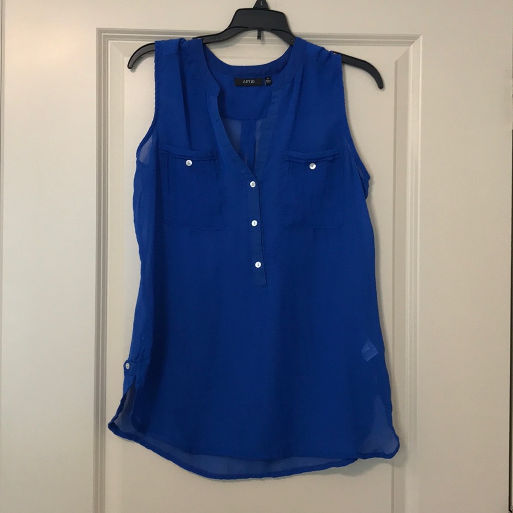 Sleeveless shirt